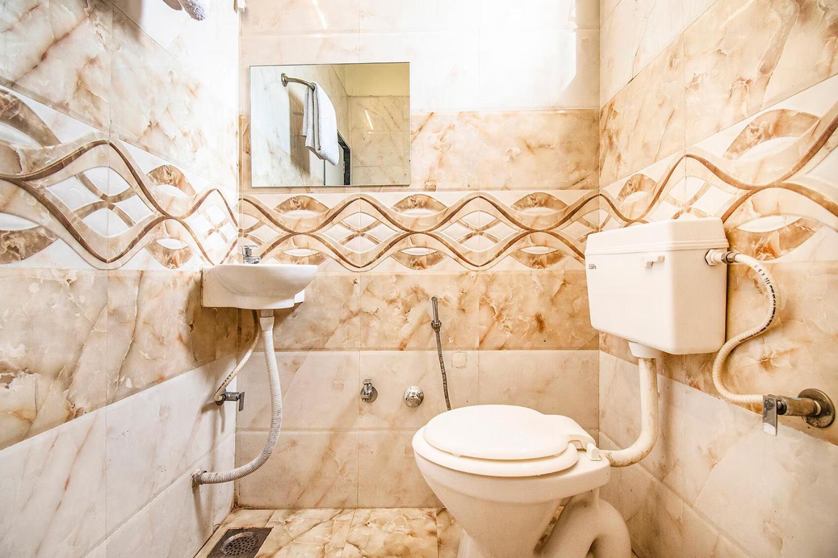 Fabhotel Maher Inn أحمد أباد المظهر الخارجي الصورة