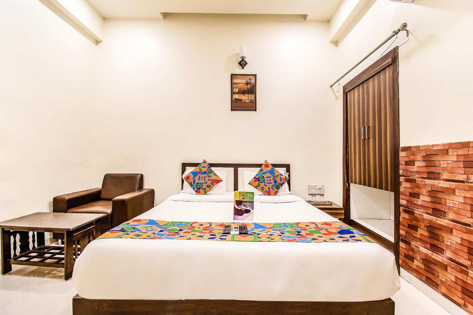 Fabhotel Maher Inn أحمد أباد المظهر الخارجي الصورة