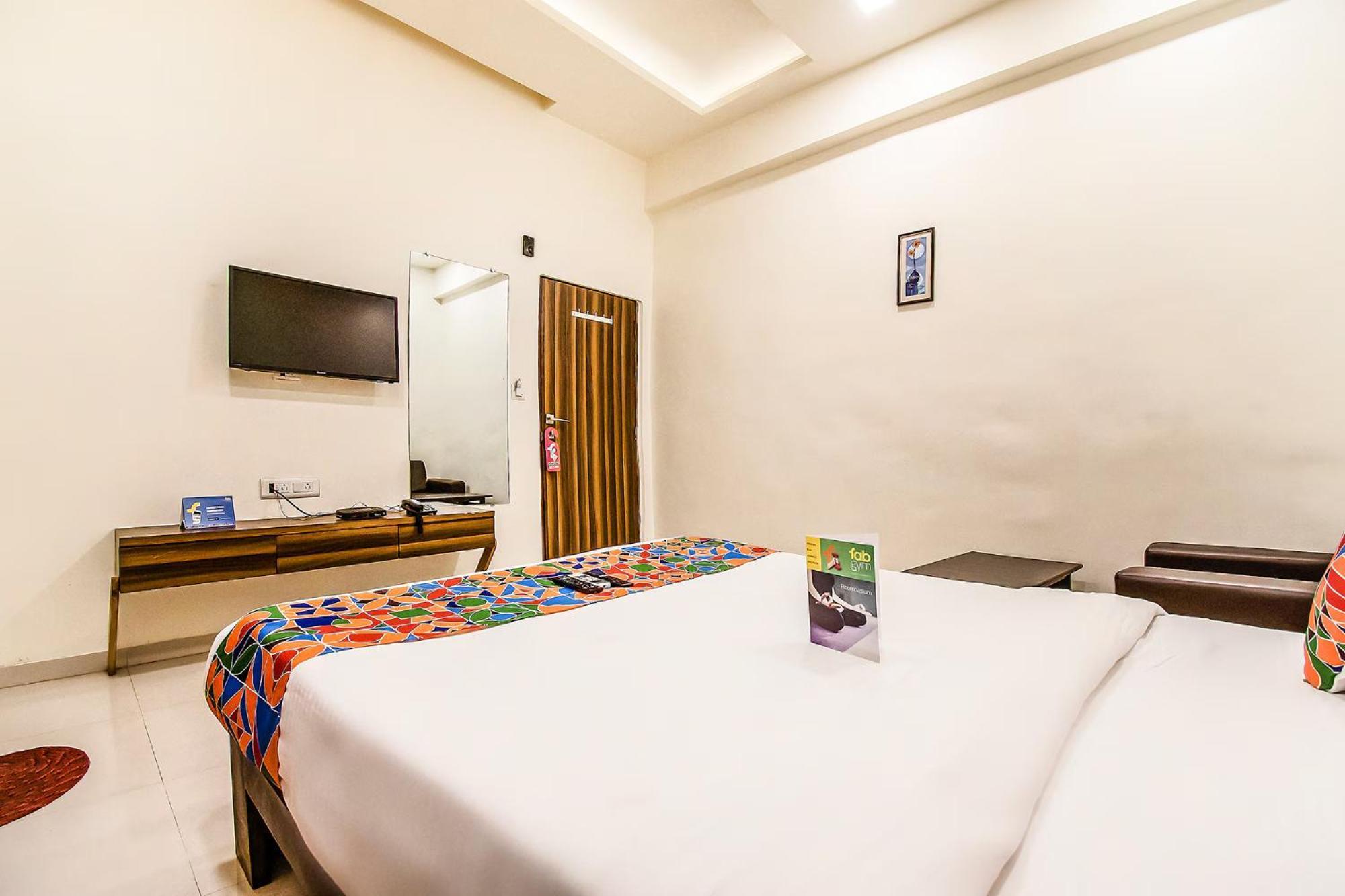 Fabhotel Maher Inn أحمد أباد المظهر الخارجي الصورة
