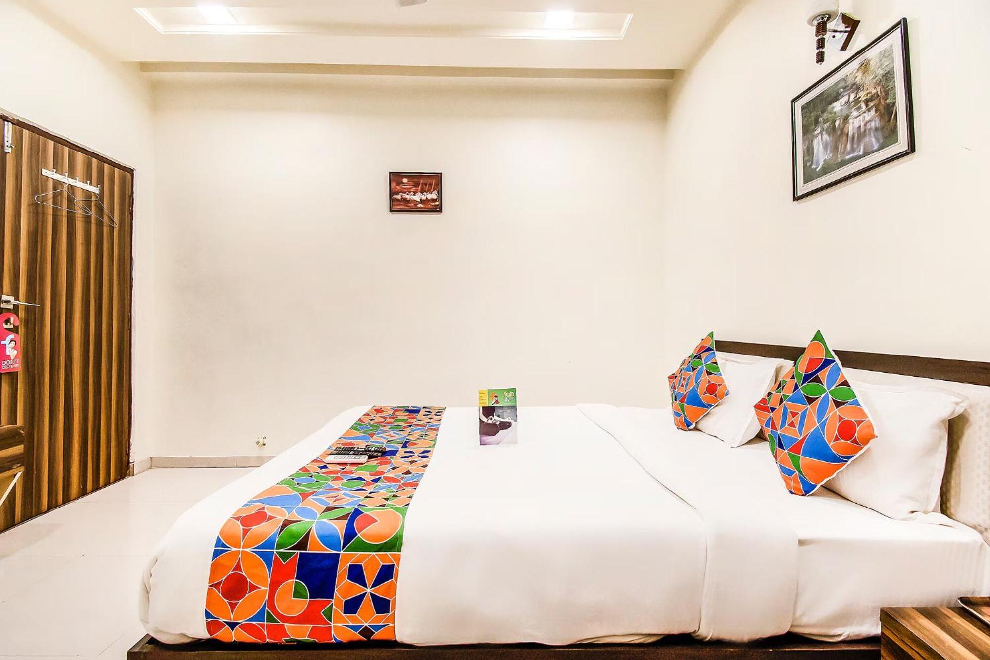 Fabhotel Maher Inn أحمد أباد المظهر الخارجي الصورة