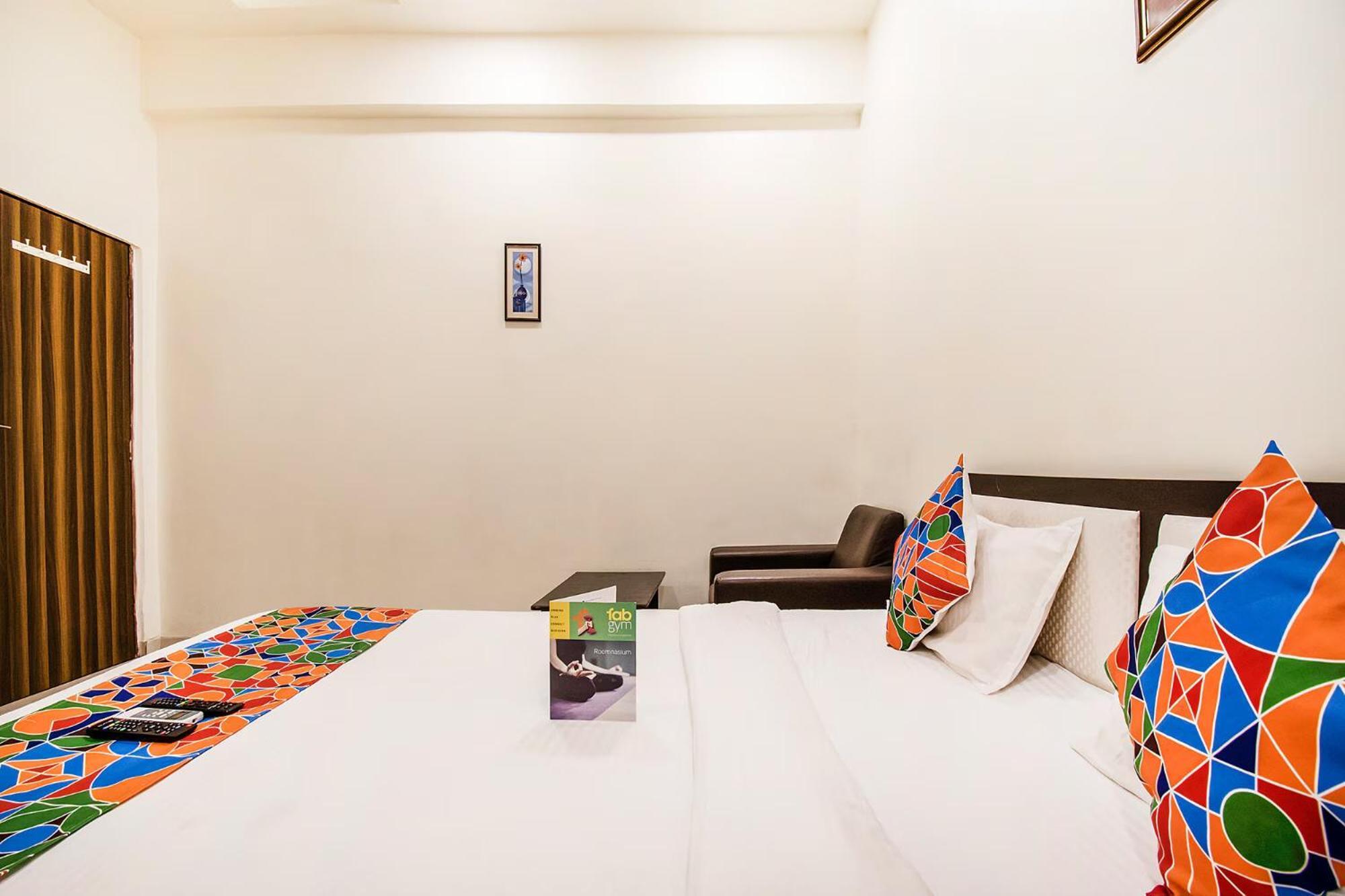 Fabhotel Maher Inn أحمد أباد المظهر الخارجي الصورة