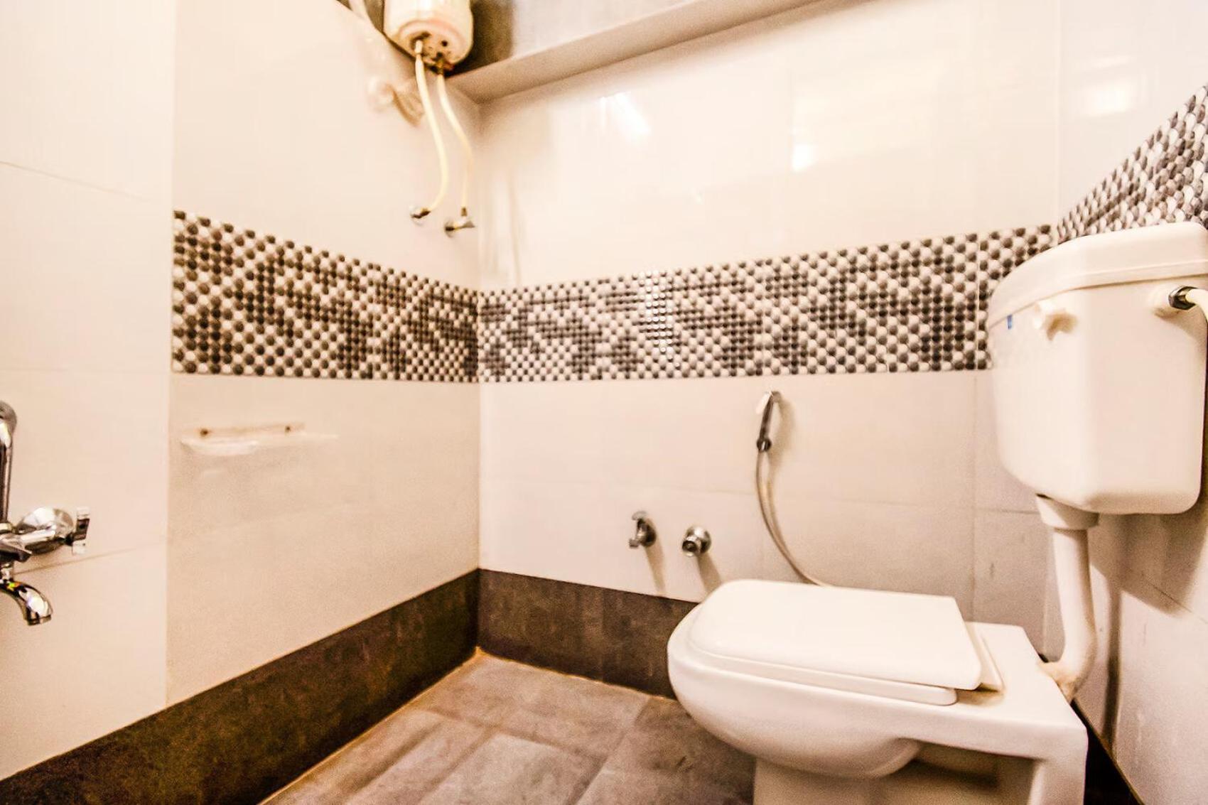 Fabhotel Maher Inn أحمد أباد المظهر الخارجي الصورة