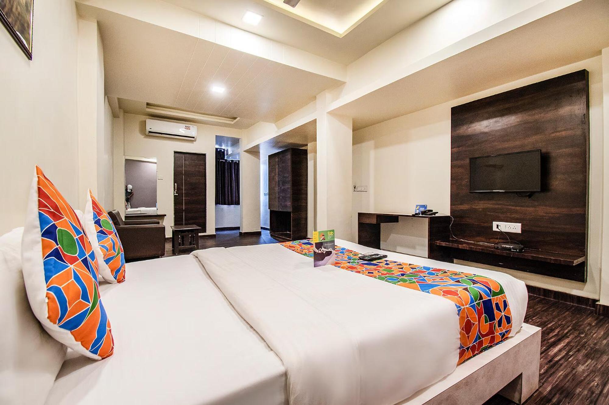 Fabhotel Maher Inn أحمد أباد المظهر الخارجي الصورة