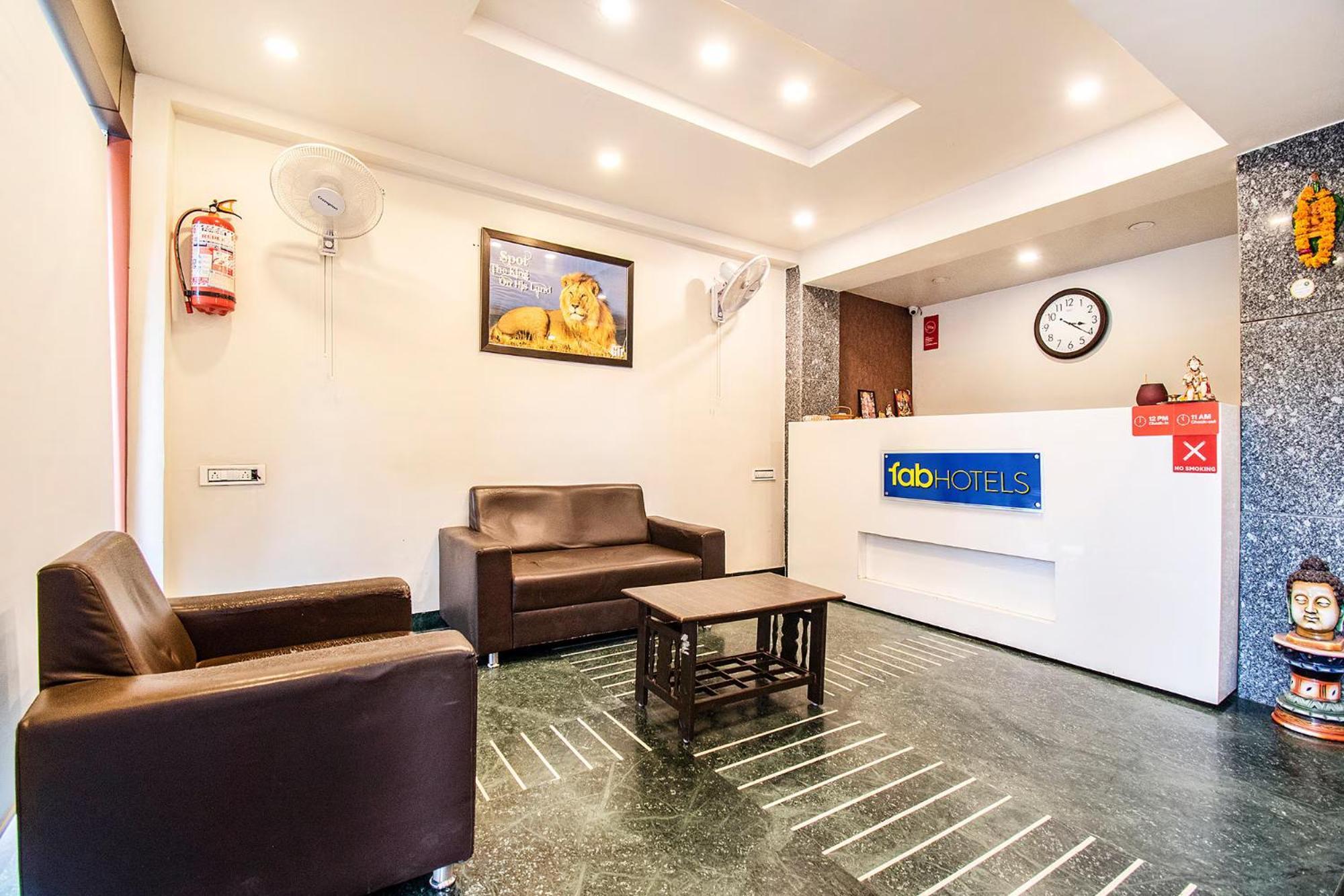 Fabhotel Maher Inn أحمد أباد المظهر الخارجي الصورة