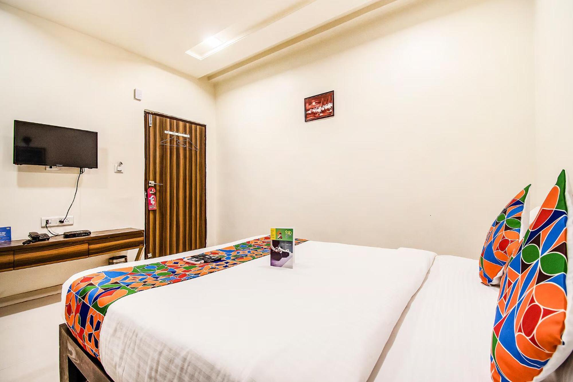 Fabhotel Maher Inn أحمد أباد المظهر الخارجي الصورة